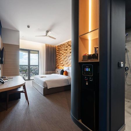 Sun & Moon, Riverside Hotel プノンペン エクステリア 写真