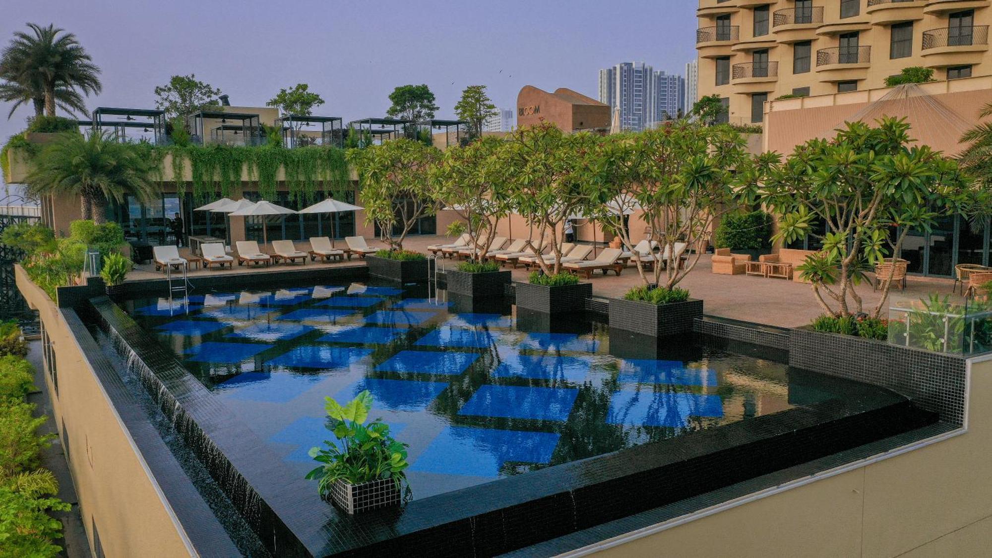 Sun & Moon, Riverside Hotel プノンペン エクステリア 写真