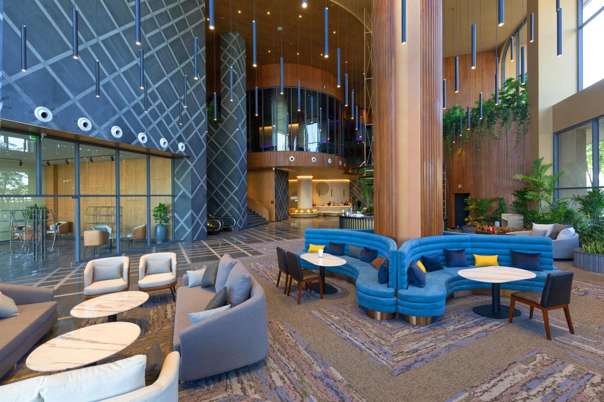 Sun & Moon, Riverside Hotel プノンペン エクステリア 写真