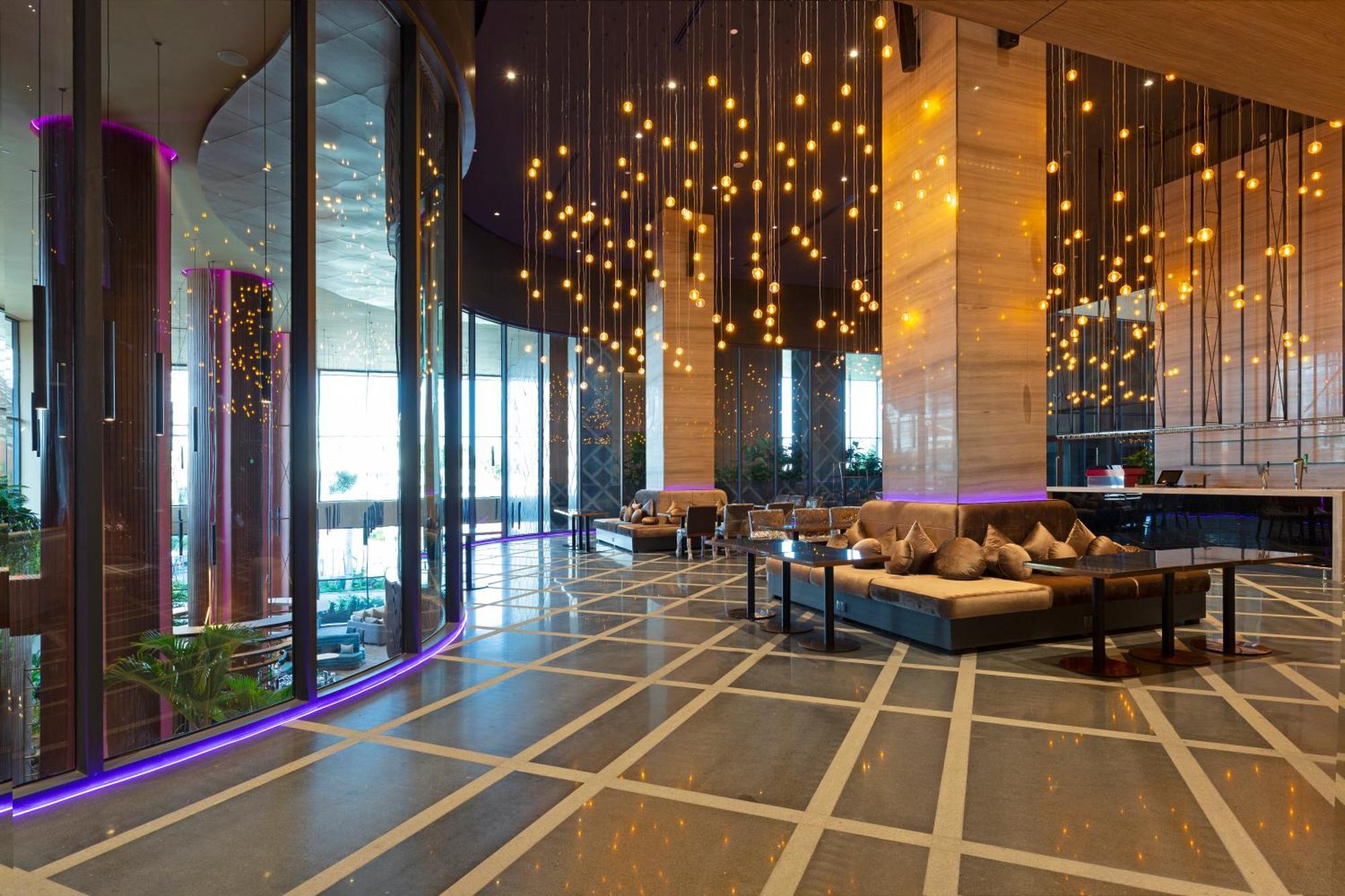 Sun & Moon, Riverside Hotel プノンペン エクステリア 写真