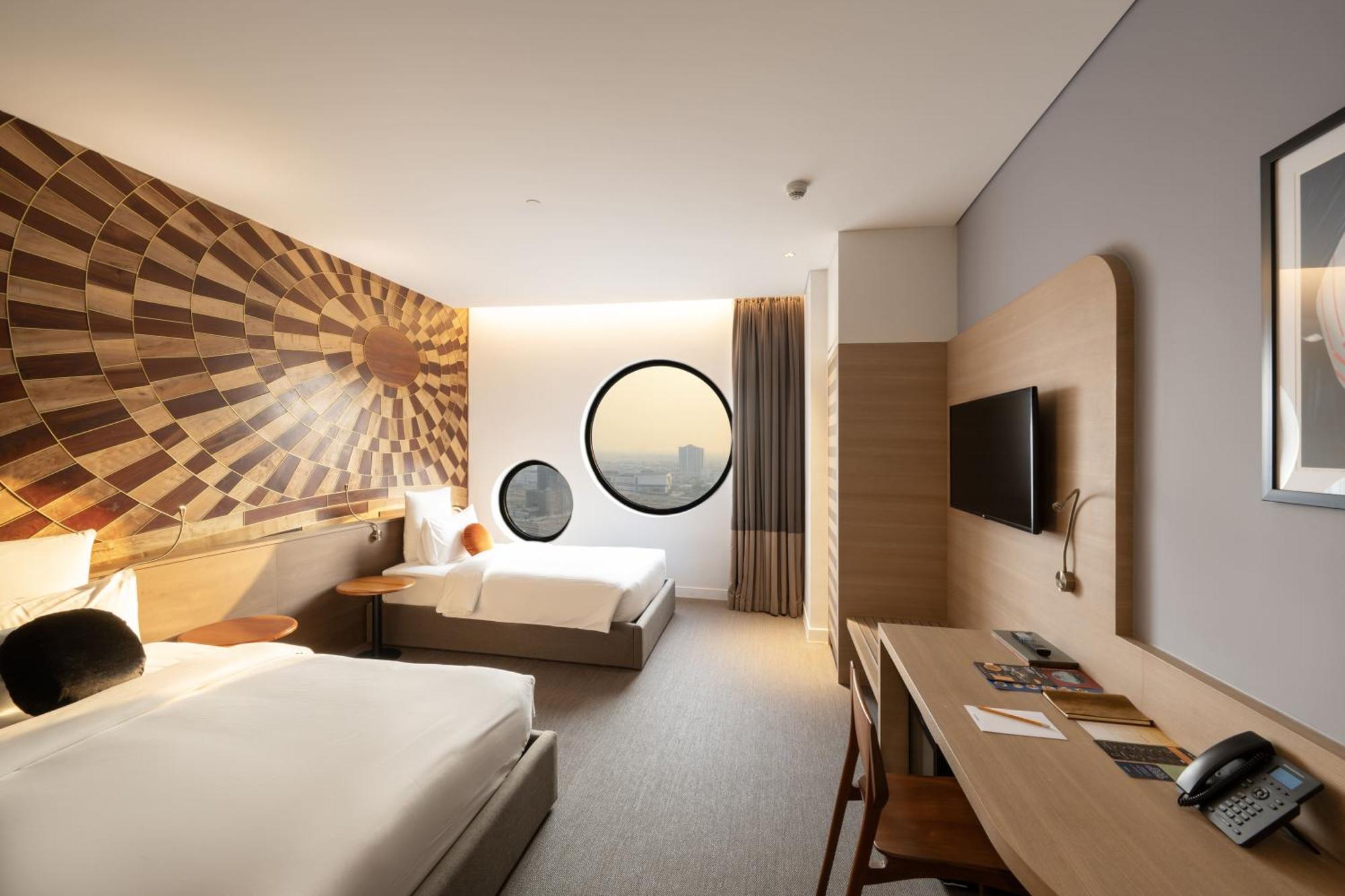 Sun & Moon, Riverside Hotel プノンペン エクステリア 写真