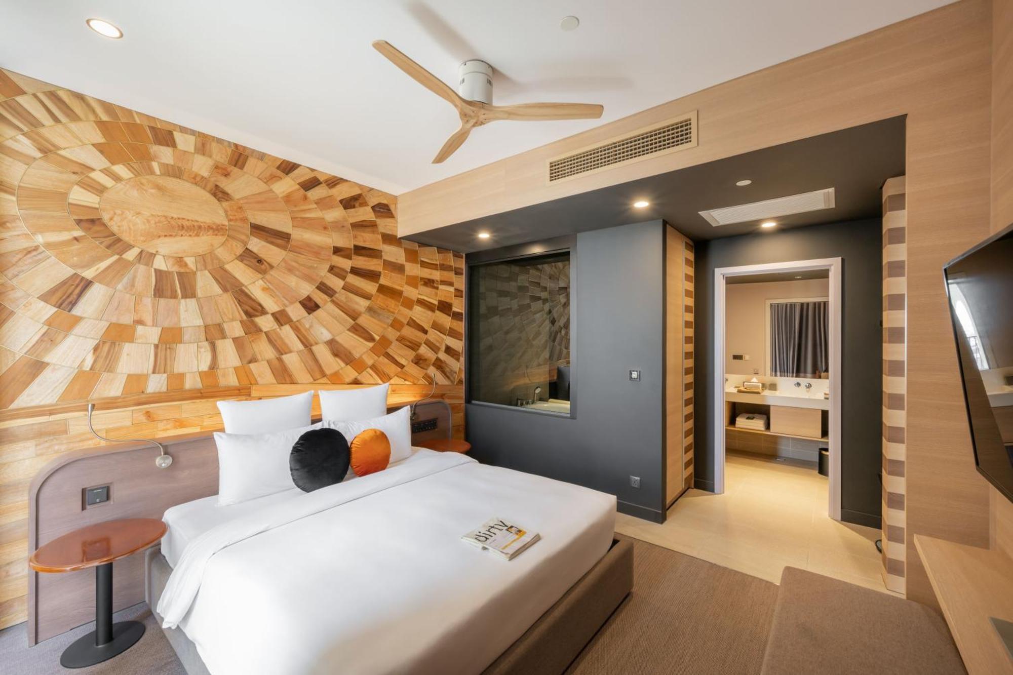 Sun & Moon, Riverside Hotel プノンペン エクステリア 写真